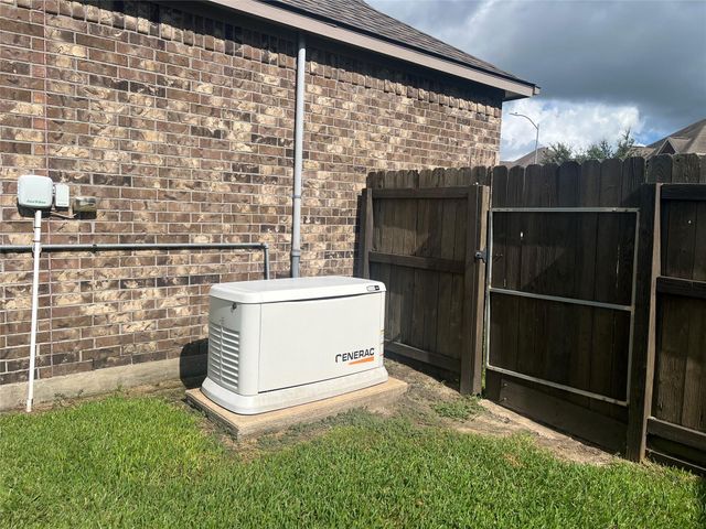 12403 Emerald Lane, Mont Belvieu, TX 77535