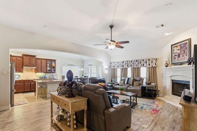 12403 Emerald Lane, Mont Belvieu, TX 77535