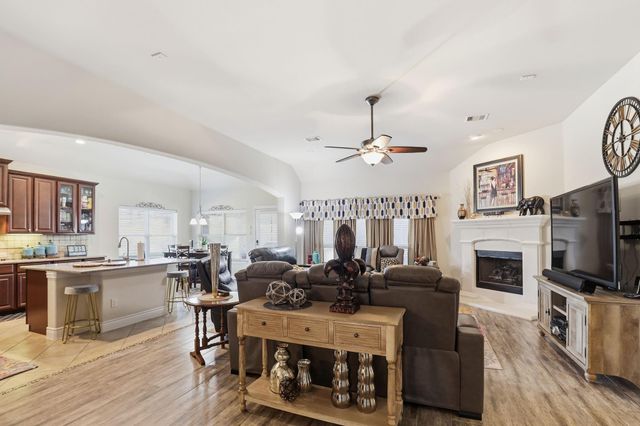 12403 Emerald Lane, Mont Belvieu, TX 77535