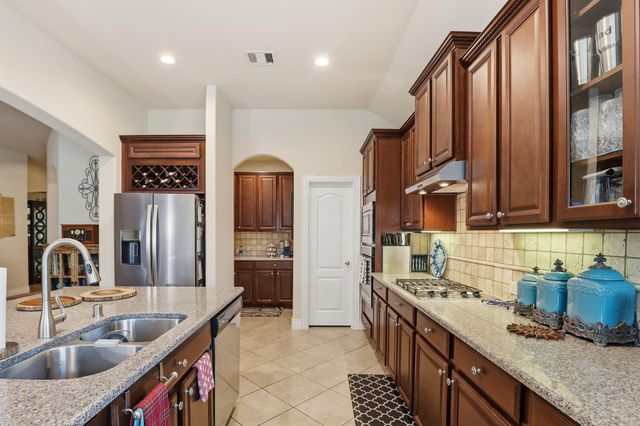 12403 Emerald Lane, Mont Belvieu, TX 77535