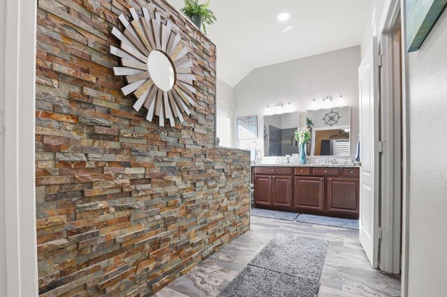 12403 Emerald Lane, Mont Belvieu, TX 77535