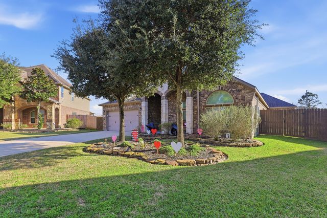 12403 Emerald Lane, Mont Belvieu, TX 77535