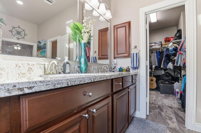 12403 Emerald Lane, Mont Belvieu, TX 77535