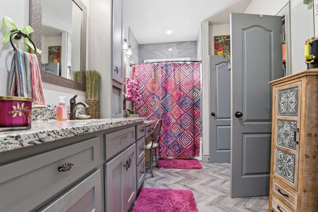 12403 Emerald Lane, Mont Belvieu, TX 77535