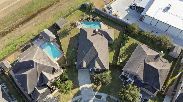 12403 Emerald Lane, Mont Belvieu, TX 77535