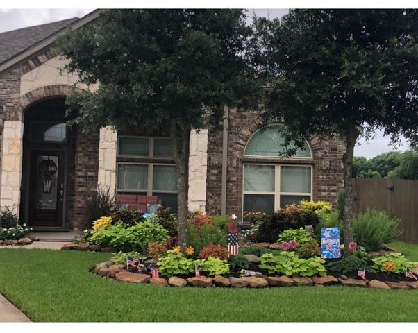 12403 Emerald Lane, Mont Belvieu, TX 77535