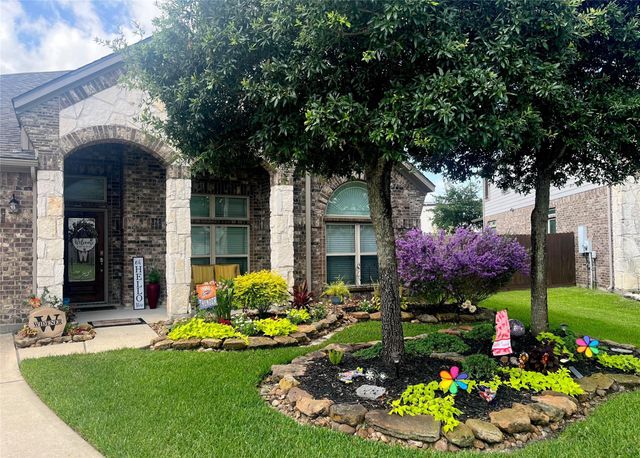 12403 Emerald Lane, Mont Belvieu, TX 77535