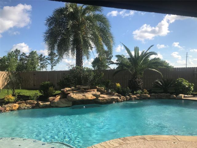 12403 Emerald Lane, Mont Belvieu, TX 77535