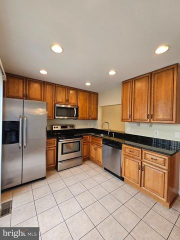 13918 LUDINGTON PL, Centreville, VA 20121