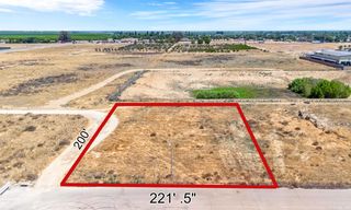 1 E Idustrial Drive, Parlier, CA 93648