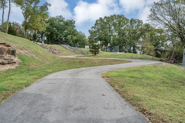 2516 Allenwood Dr, Nashville, TN 37207