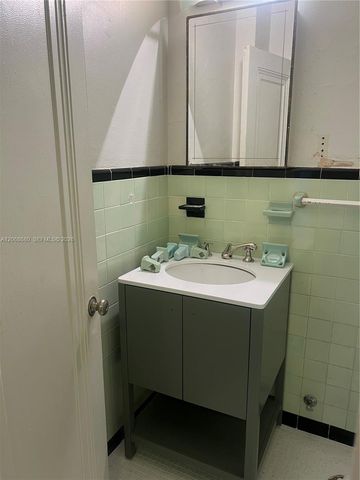 2421 Lake Pancoast Drive 4D, Miami Beach, FL 33140