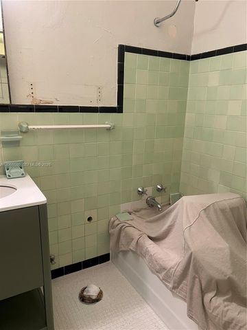 2421 Lake Pancoast Drive 4D, Miami Beach, FL 33140