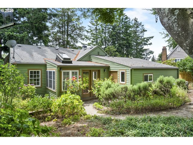 1827 Sw DEWITT St, Portland, OR 97239