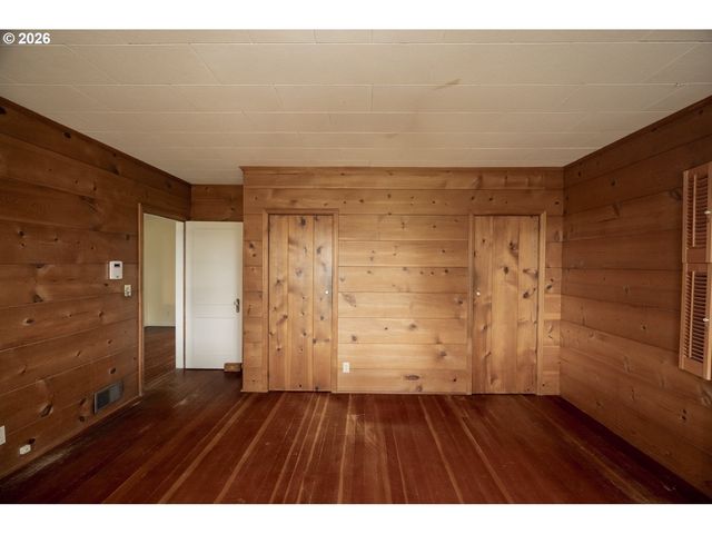 1827 Sw DEWITT St, Portland, OR 97239