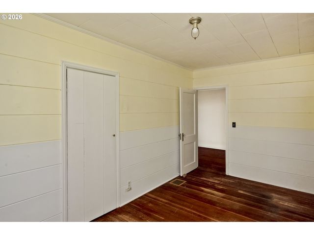 1827 Sw DEWITT St, Portland, OR 97239