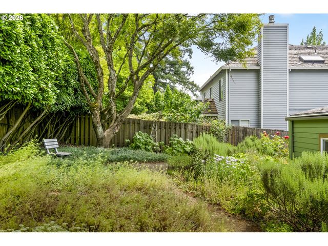 1827 Sw DEWITT St, Portland, OR 97239