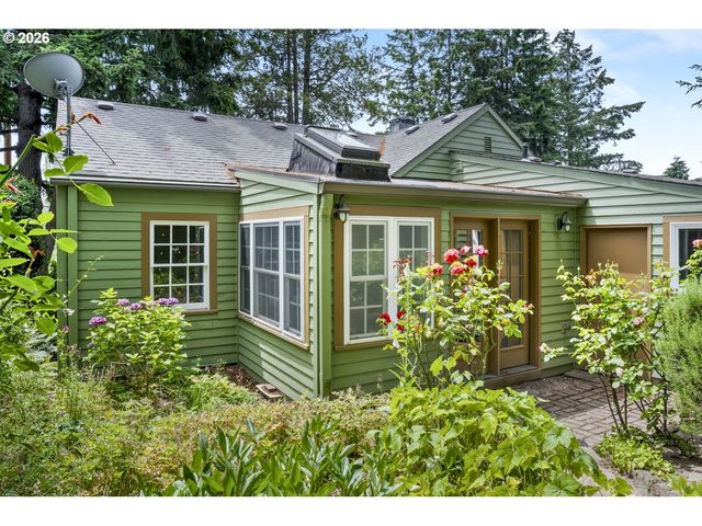 1827 Sw DEWITT St, Portland, OR 97239