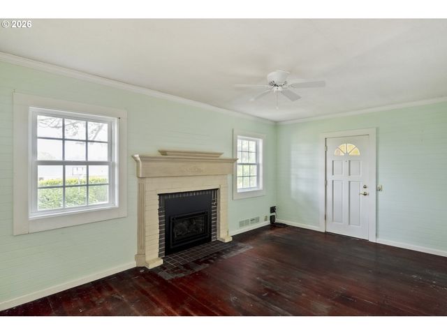 1827 Sw DEWITT St, Portland, OR 97239