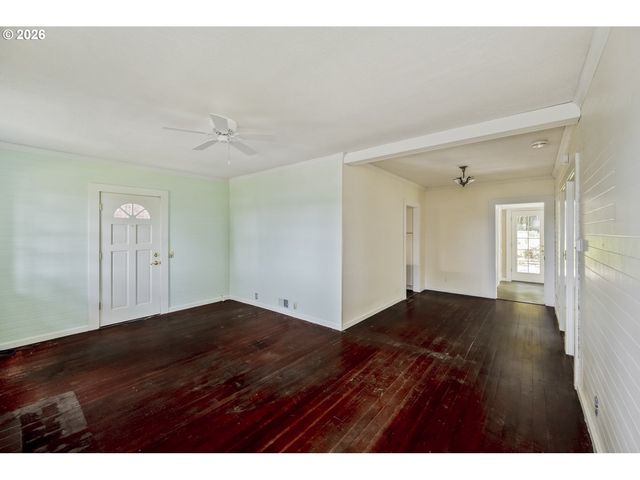 1827 Sw DEWITT St, Portland, OR 97239