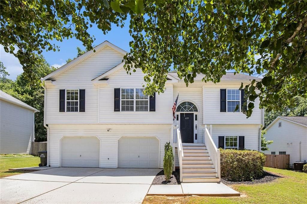 6195 QUEENSDALE Drive, Douglasville, GA 30135