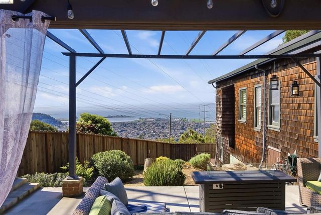 8440 8440 Terrace Dr, El Cerrito, CA 94530