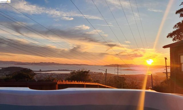 8440 8440 Terrace Dr, El Cerrito, CA 94530