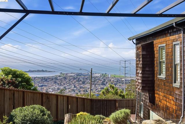 8440 8440 Terrace Dr, El Cerrito, CA 94530