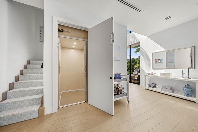 927 Witherspoon Lane, Delray Beach, FL 33483