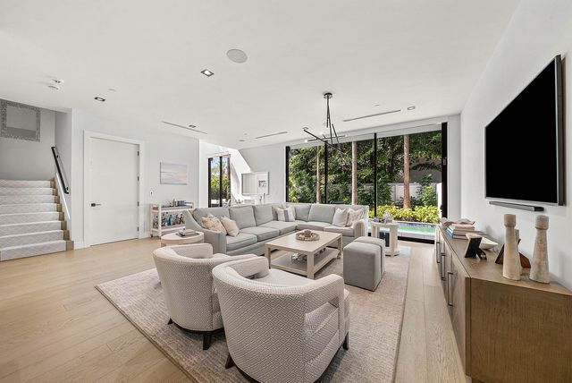 927 Witherspoon Lane, Delray Beach, FL 33483