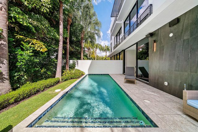 927 Witherspoon Lane, Delray Beach, FL 33483