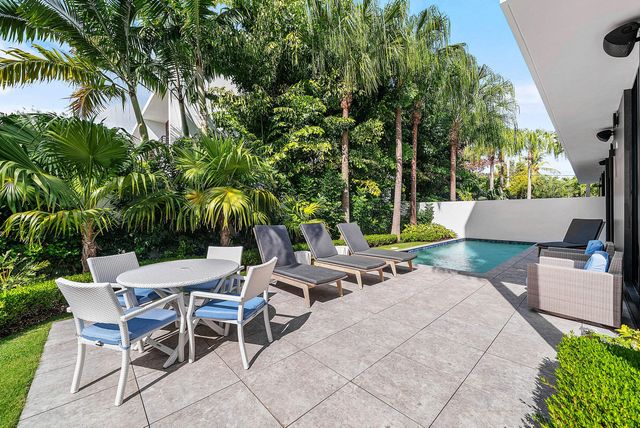 927 Witherspoon Lane, Delray Beach, FL 33483