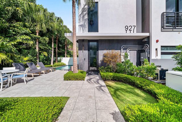 927 Witherspoon Lane, Delray Beach, FL 33483