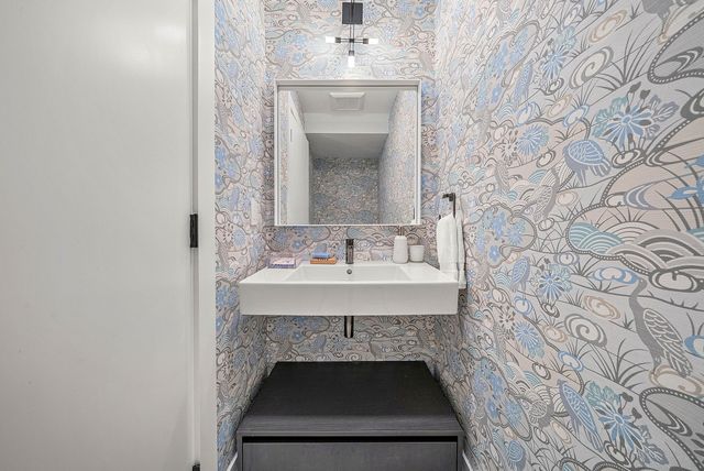 927 Witherspoon Lane, Delray Beach, FL 33483