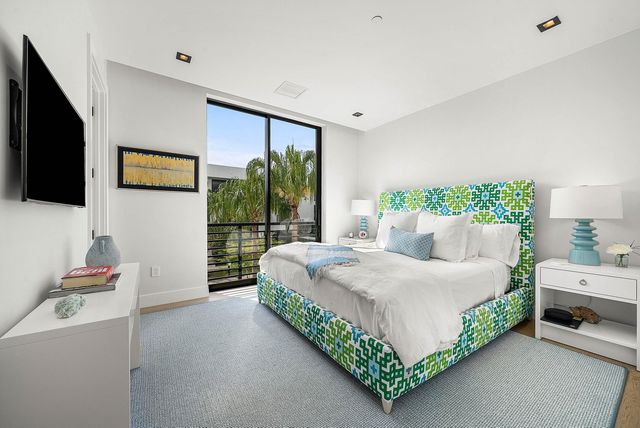 927 Witherspoon Lane, Delray Beach, FL 33483