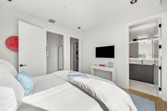 927 Witherspoon Lane, Delray Beach, FL 33483