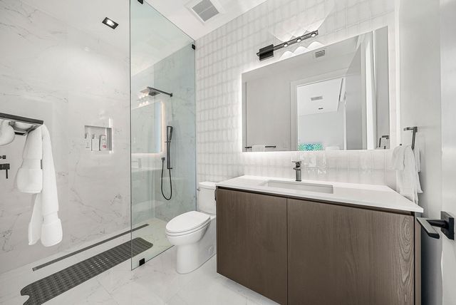 927 Witherspoon Lane, Delray Beach, FL 33483