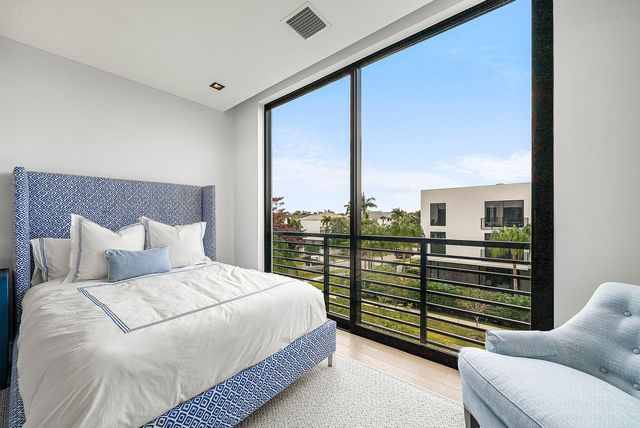 927 Witherspoon Lane, Delray Beach, FL 33483