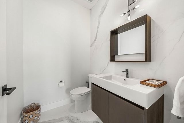 927 Witherspoon Lane, Delray Beach, FL 33483