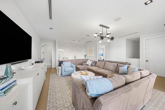 927 Witherspoon Lane, Delray Beach, FL 33483