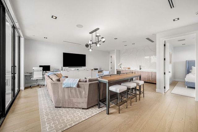 927 Witherspoon Lane, Delray Beach, FL 33483