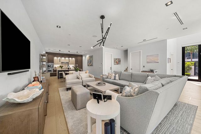 927 Witherspoon Lane, Delray Beach, FL 33483