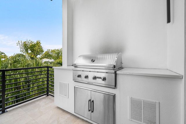 927 Witherspoon Lane, Delray Beach, FL 33483