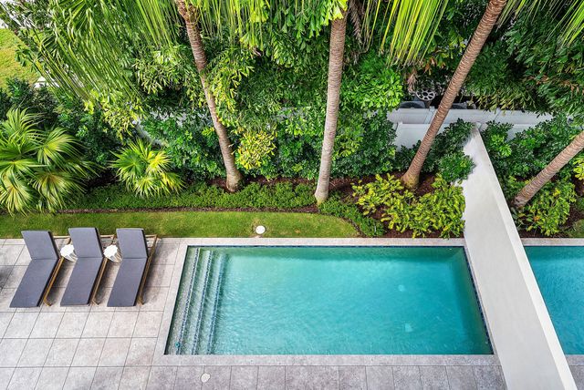 927 Witherspoon Lane, Delray Beach, FL 33483