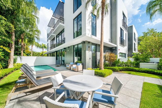 927 Witherspoon Lane, Delray Beach, FL 33483