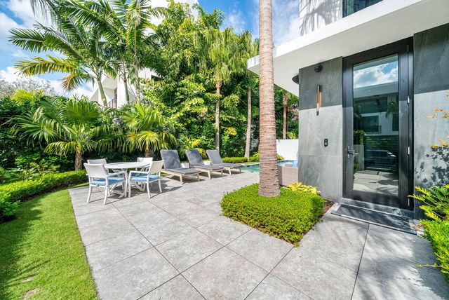 927 Witherspoon Lane, Delray Beach, FL 33483