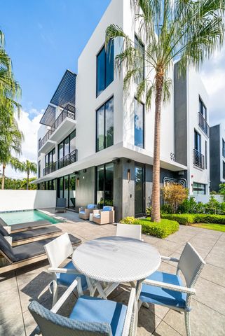 927 Witherspoon Lane, Delray Beach, FL 33483