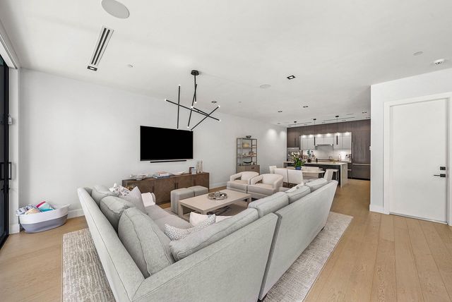 927 Witherspoon Lane, Delray Beach, FL 33483