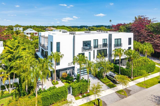 927 Witherspoon Lane, Delray Beach, FL 33483