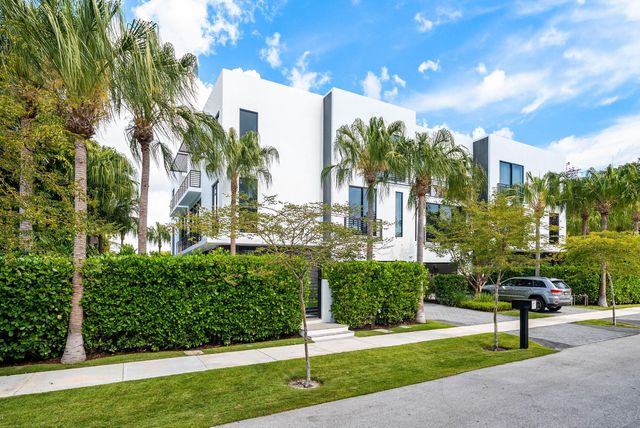 927 Witherspoon Lane, Delray Beach, FL 33483